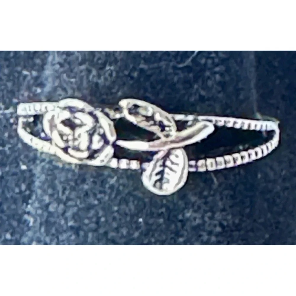 Silver Tone Rose Flower & Leaf Band Ring Metal No Stone Size 6